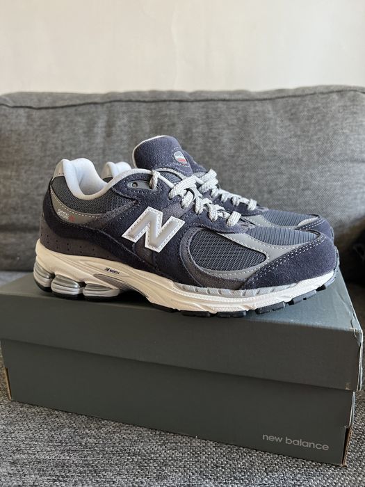 Нові кросівки New Balance 2002, 2002R