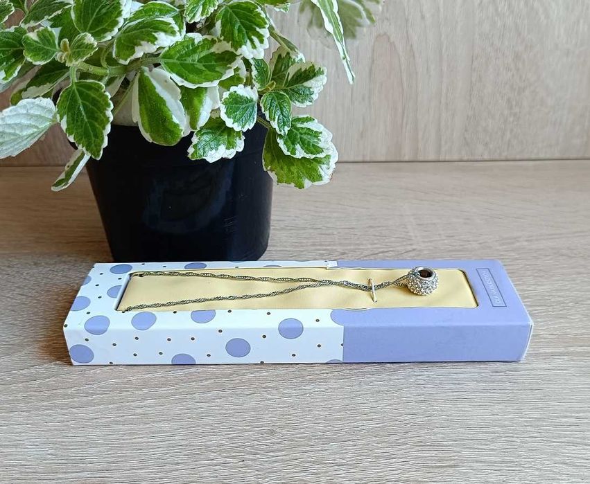 Srebrny wisiorek z kryształami Swarovskiego. Srebro 925