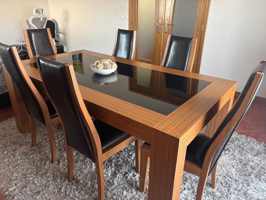 Mesa de jantar + 6 cadeiras