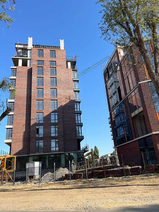 Дерби ТЦ фасад здание 7700 м +терраса, паркинг, рампа