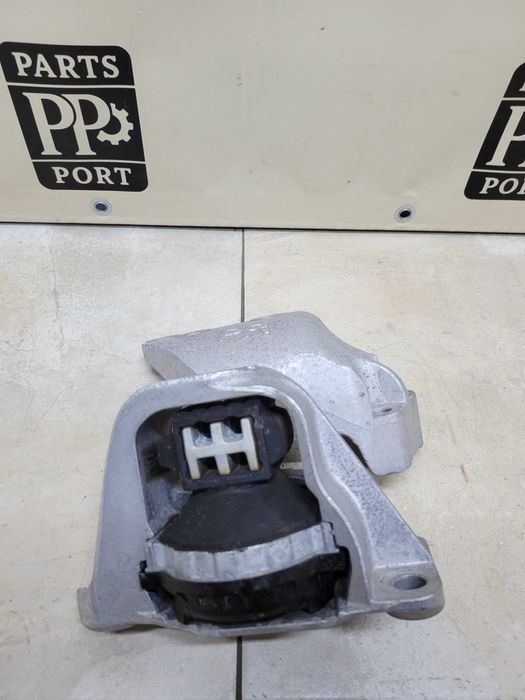 Подушка опора двигуна двигателя Nissan Rogue T33 2.5 2021