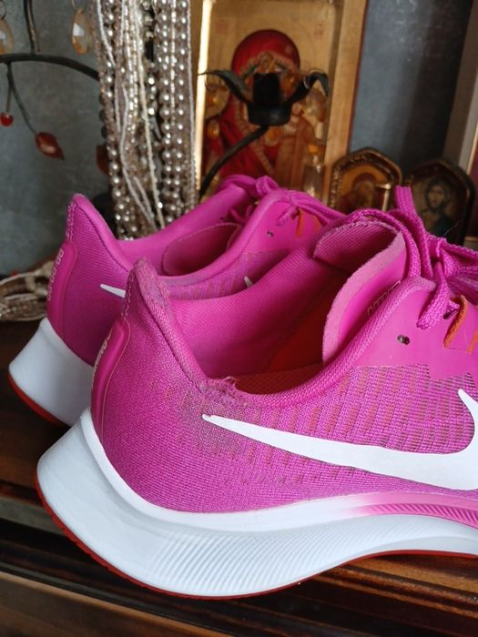 Оригінальні кросівкиNike ( є ньюанс)