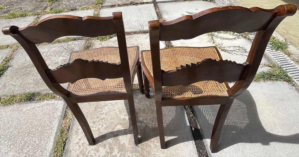 2 cadeiras com palhinha