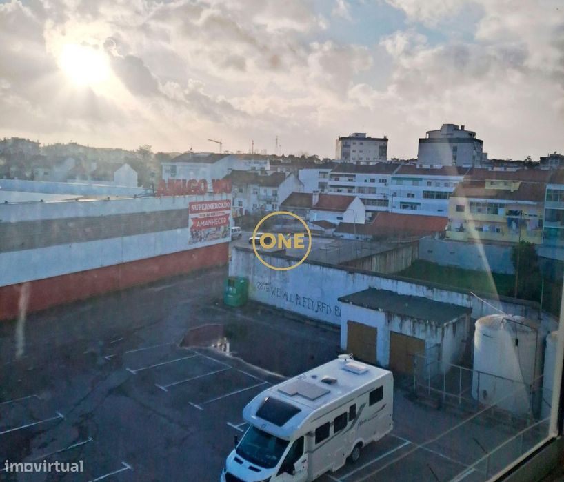 Apartamento T2 no Fogueteiro, Amora – 4º Andar com Excelentes Áreas