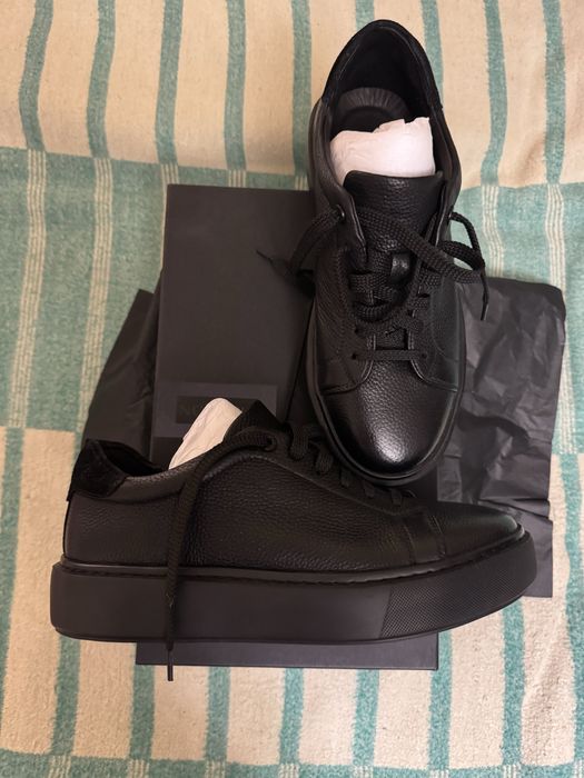 Продам новые мужские кожанные кеды