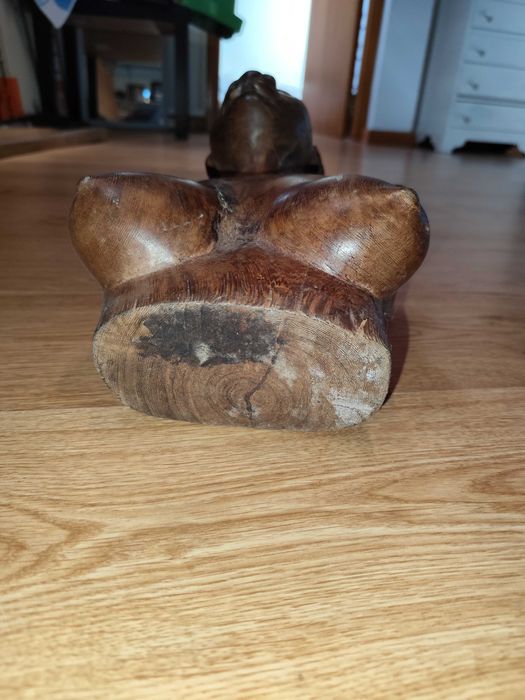 Busto africano de figura feminina