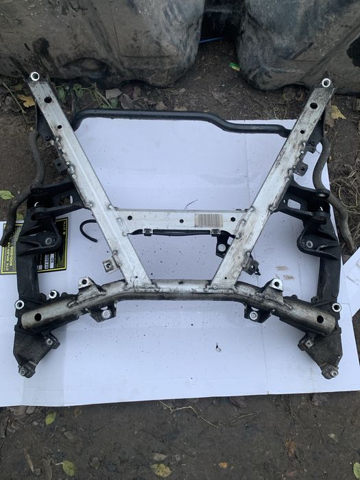 Балка передня Е39 BMW 520 525 528 530 підрамник рама двигуна мотора