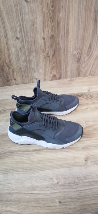 Бігові кросівки NIKE AIR HUARACHE р.40 кроссовки