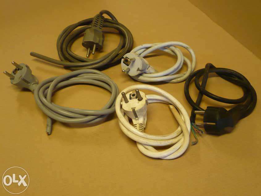 Cabos eléctricos com ficha