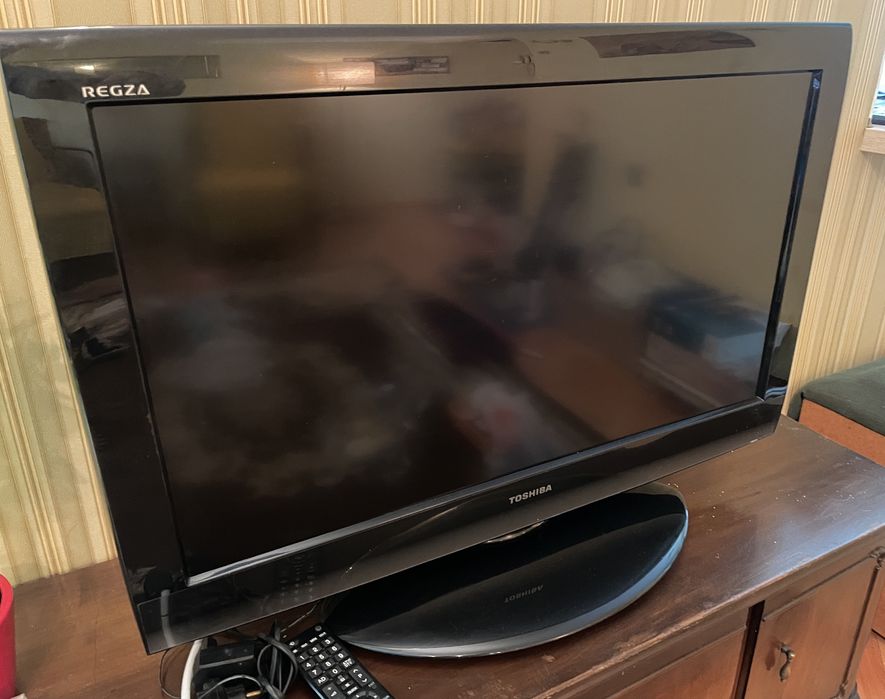 Telewizor Toshiba LCD 32" – sprawny, mało używany