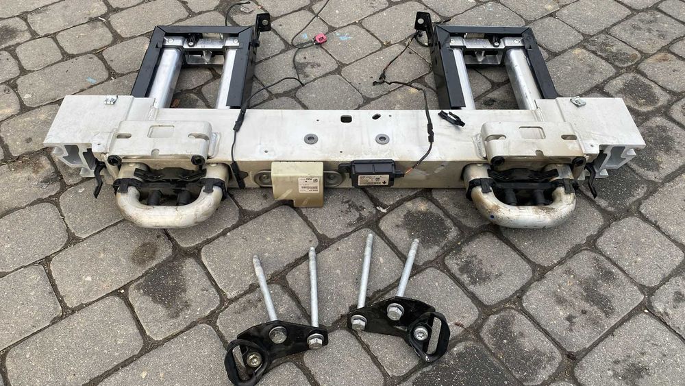 Zagłówek kapotażowy pałąk AIRBAG BMW 6 f12 M6 14-
