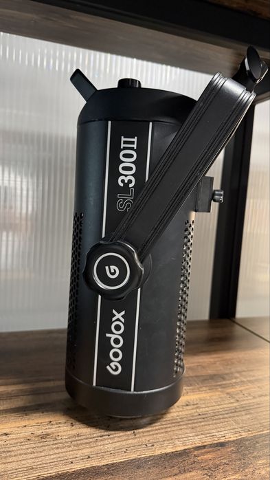 Студійне постійне світло Godox SL 200-300