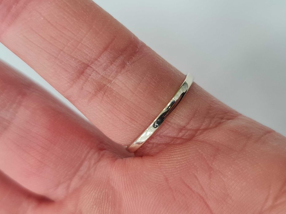 Złoty pierścionek/ 585/ 1.17 gram/ R13/ 7 brylantów