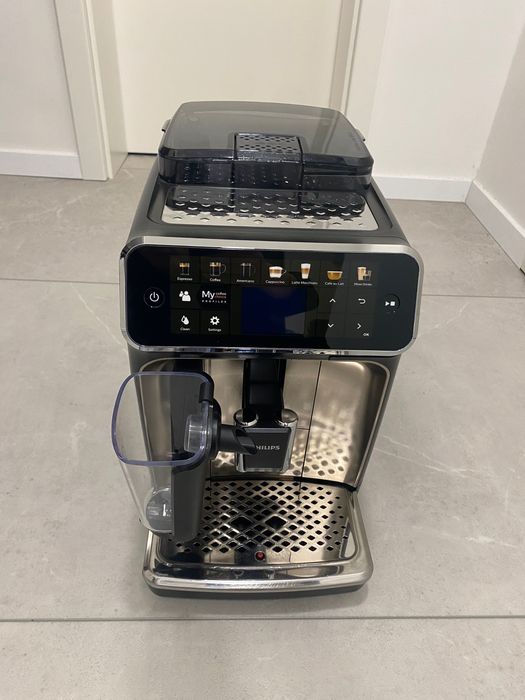 Кавоварка Philips EP5547 LatteGo