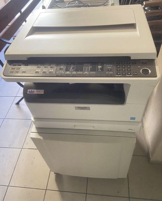 Kserokopiarka z podstawka