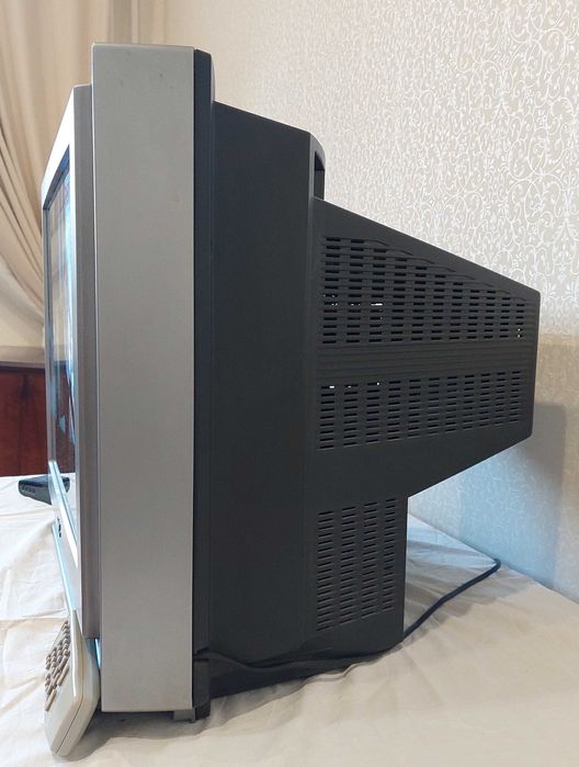 Телевізор JVC AV-2105EE у гарному робочому стані