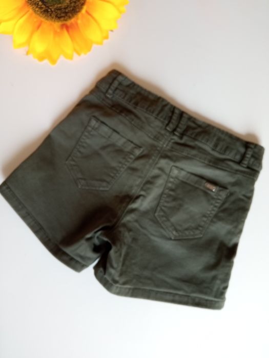 Calções caqui / verde seco Stradivarius 32