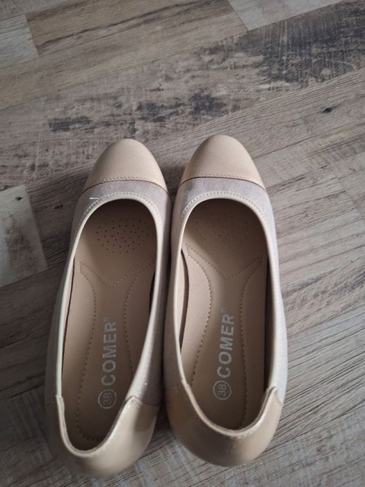 Buty  bezowe na obcasie