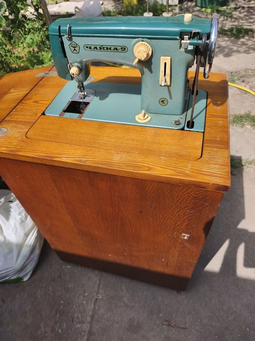 Продам швейную машинку "Чайка"