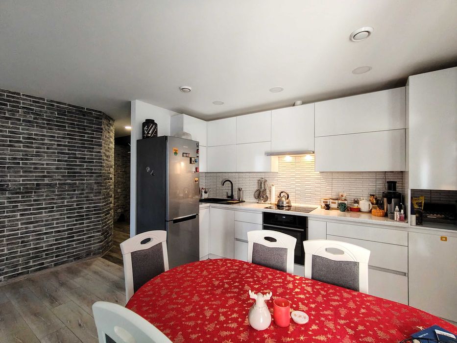 Велика дворівнева квартира з ремонтом, меблями і технікою в новобудові