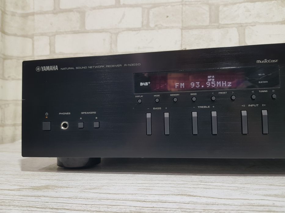 Пульт! Стерео ресивер YAMAHA R-N303D+1, *2x100, Wi-Fi, Bluetooth, AirPlay б/у