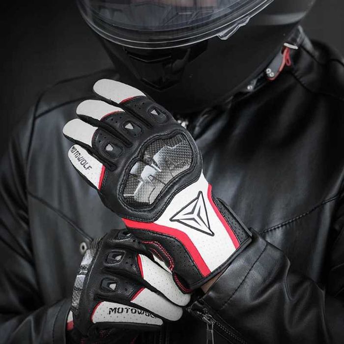 Par de luvas perfuradas com proteções moto cafe racer