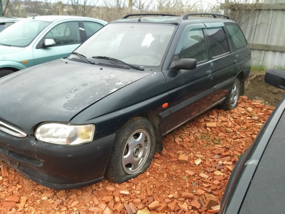 Капот форд эскорт 80$