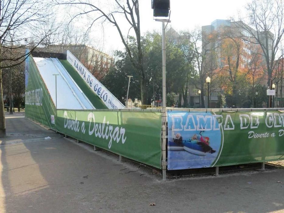 carrossel parisiense, comboio sob carris, rampa de snowtubing