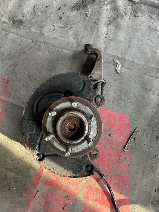 Ford f150 rok 2009- zwrotnica lewa komplet z lozyskiem