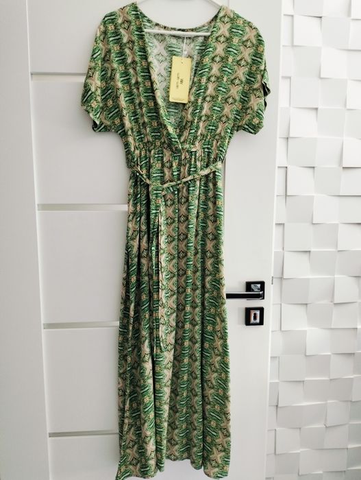 Nowa elegancka sukienka