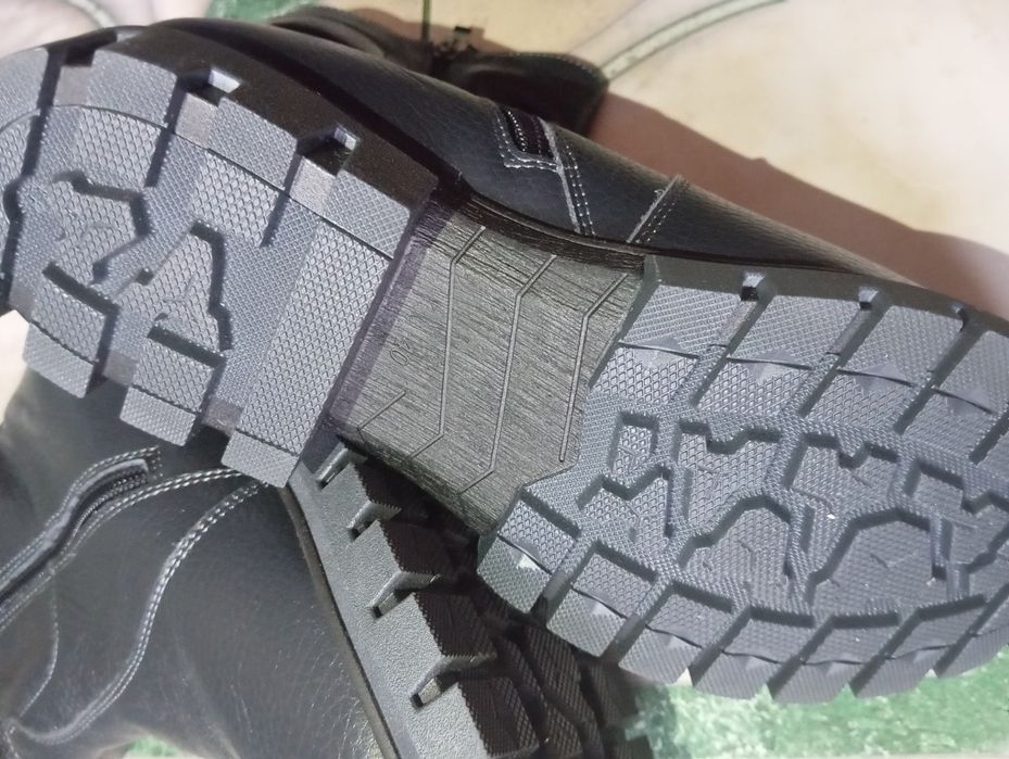 Чобітки зимові жіночі.