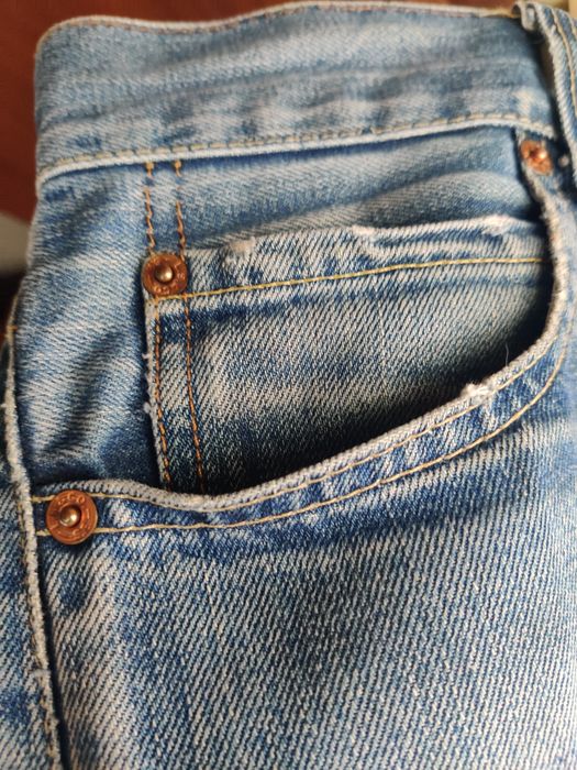 Calças Levis 506 rasgadas, Homem, W31 L34. Estado usado.