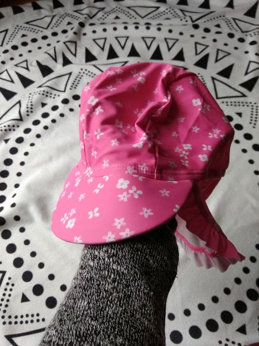 Czapka dziewczęca kwiaty z ochroną karku lato basen woda 80-86 George