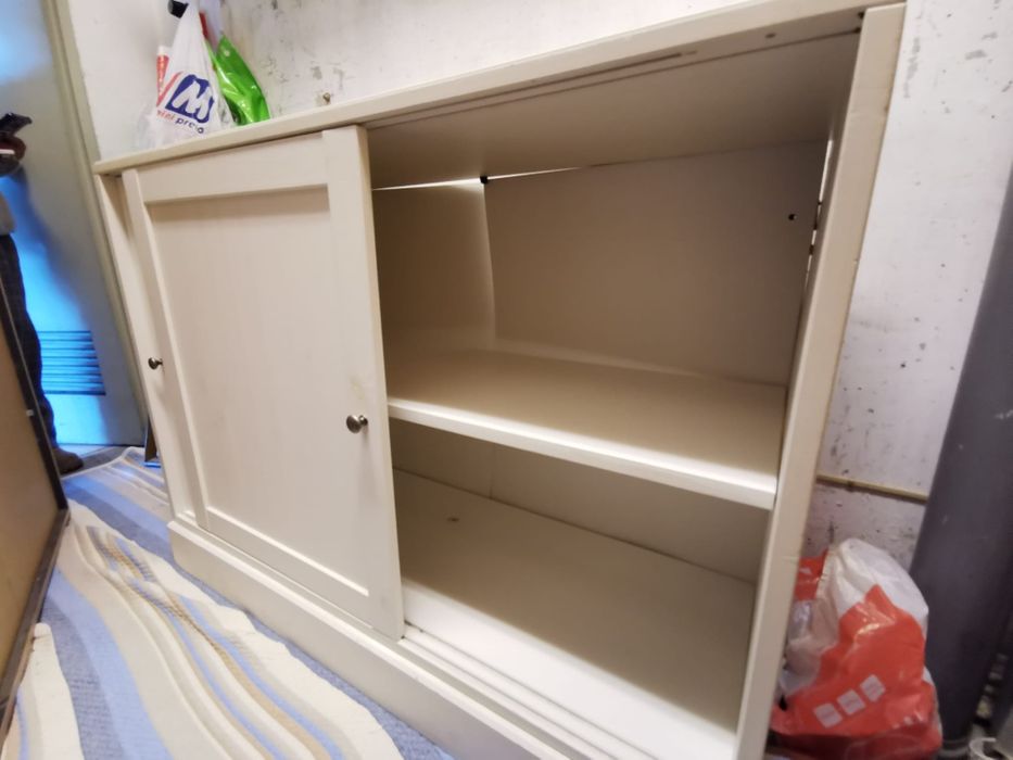 Vendo móvel aparador branco com portas deslizantes
