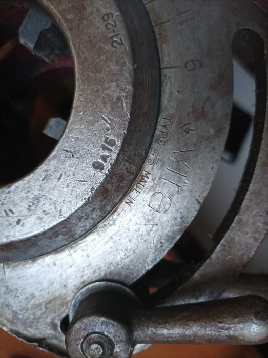 2 Tarraxas Manuais (maquina roscas)