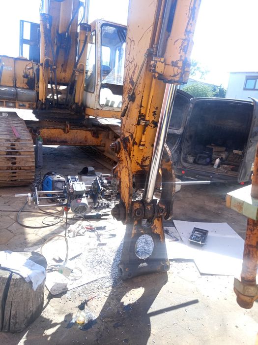 Wytaczanie wytaczarką mobilną u klienta regeneracja łyżek i osprzętu