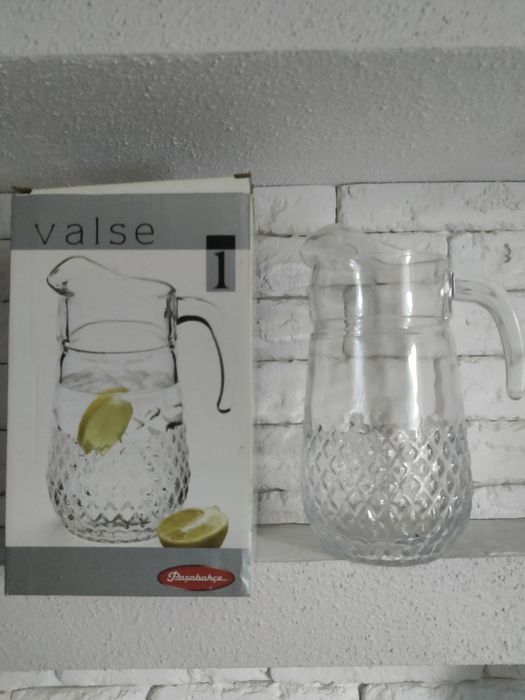 Стеклянный графин