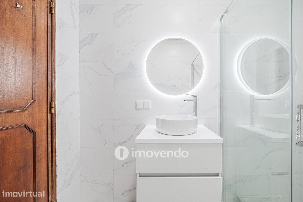 Apartamento T2 remodelado, com cozinha equipada, na Reboleira