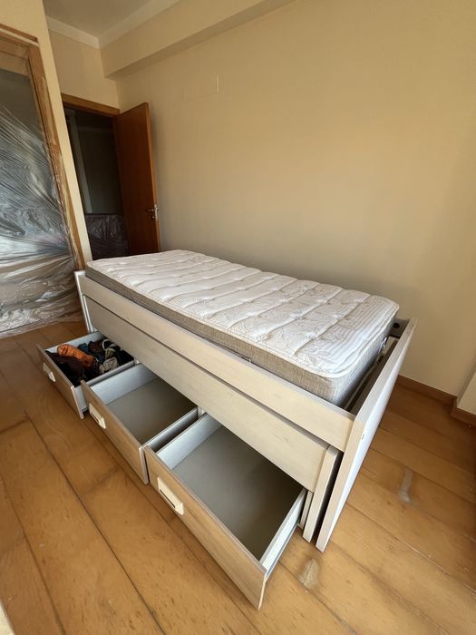 Cama com gavetão e gavetas com colchão molaflex