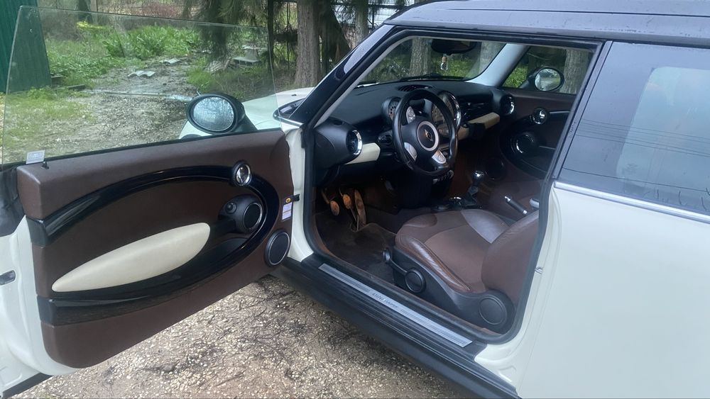 Mini Cooper bem estimado436726409745541124