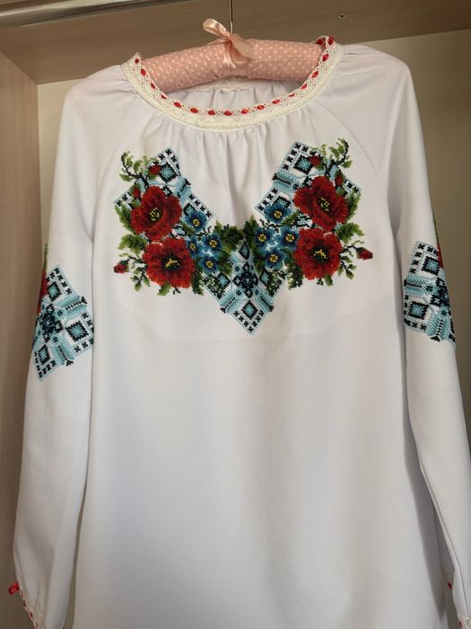 Вишиванка ручної роботи з чеського бісеру, гарний стан