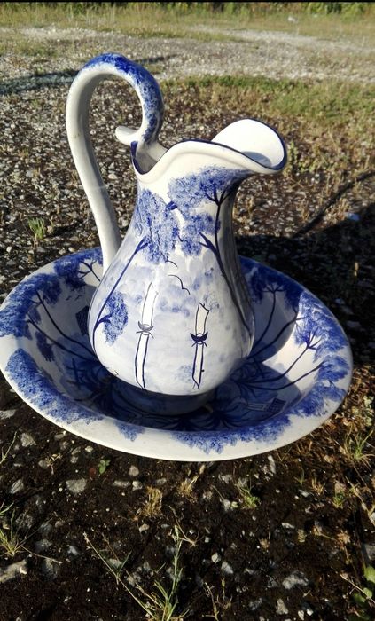 Jarra e Bacia em Porcelana pintada à mão