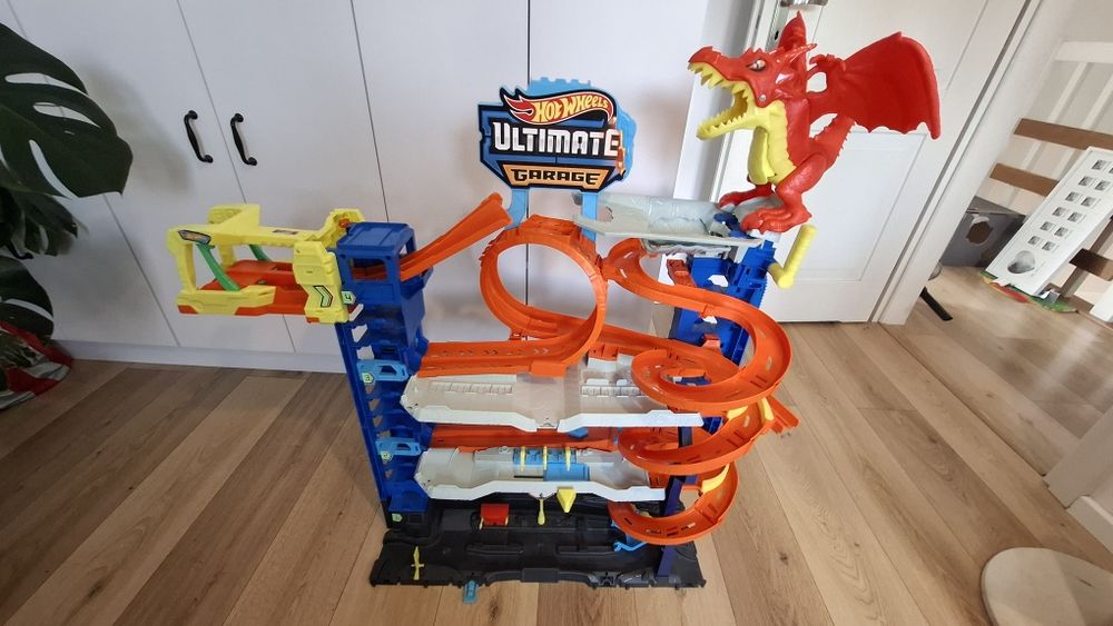 Hot Wheels City Mega Garaż, Atak smoka HKX48