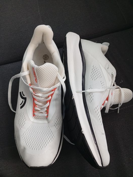 Lekkie buty do biegania 44