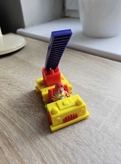 Auto Ronald McDonald Happy Meal Fire Truck 1995 vintage