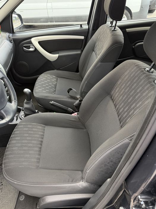 АвтомобільDACIA Logan