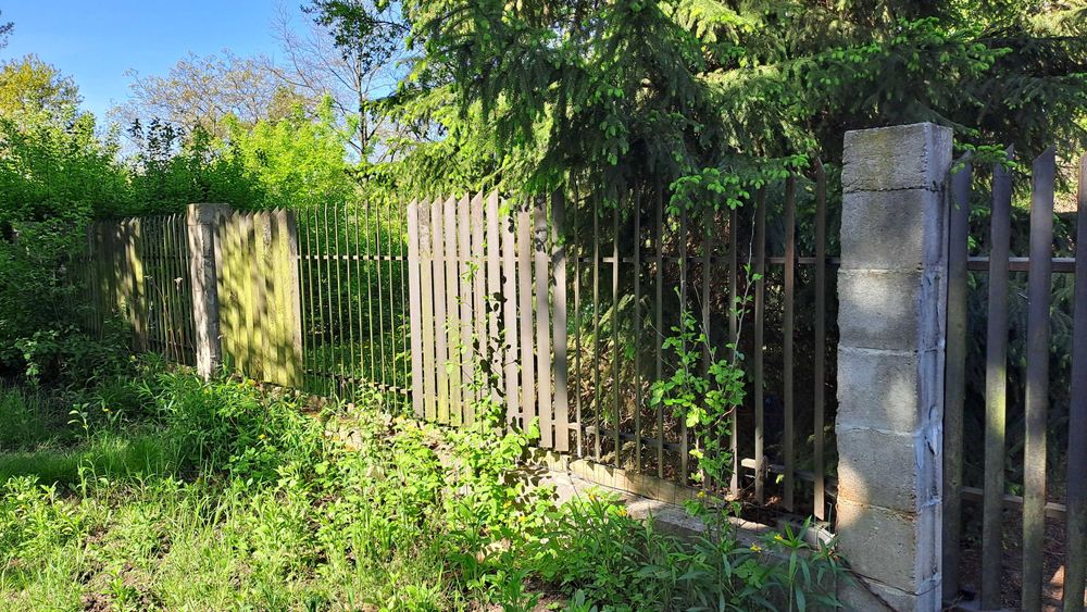 Ogrodzenie metalowe. 5 przęseł, brama, furtka