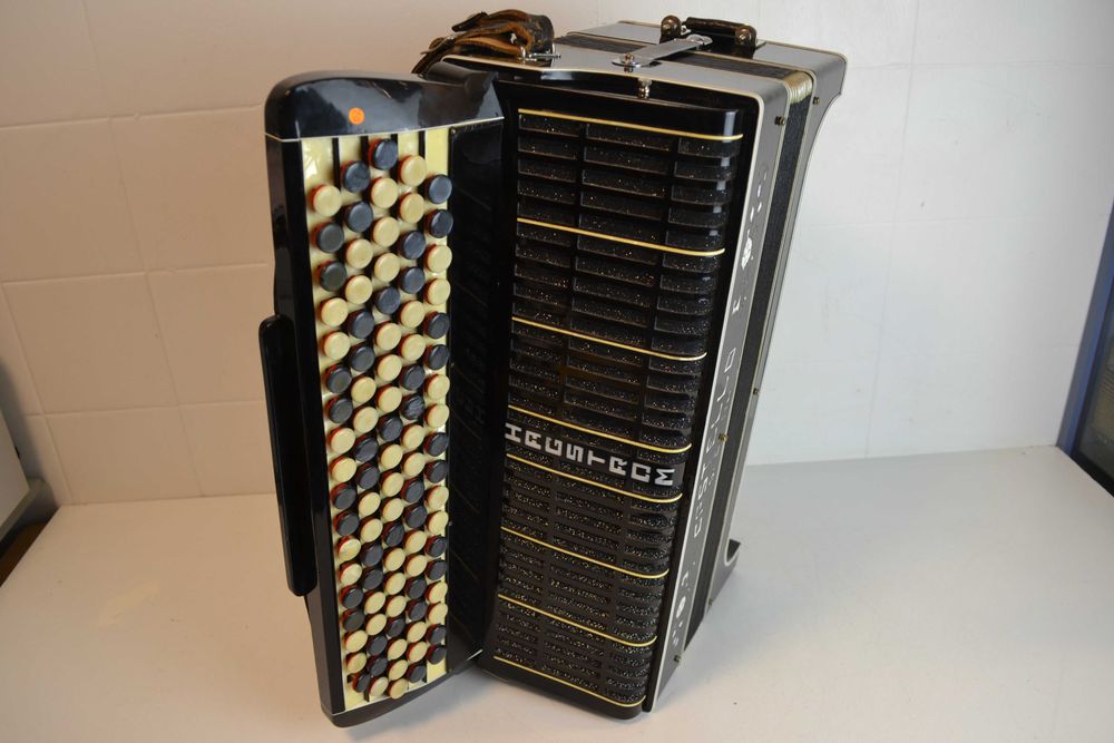 Acordeao Castelli 3 Voz Com Mala de Transporte.N 439