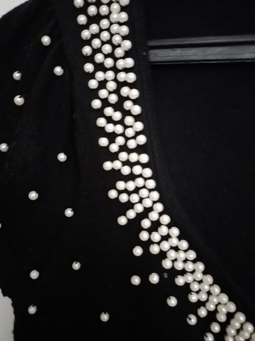 Vestido curto de festa com pérolas