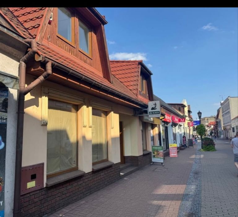 budynek uslugowy na ulicy 1 Maja w Gostyniu deptak centrum